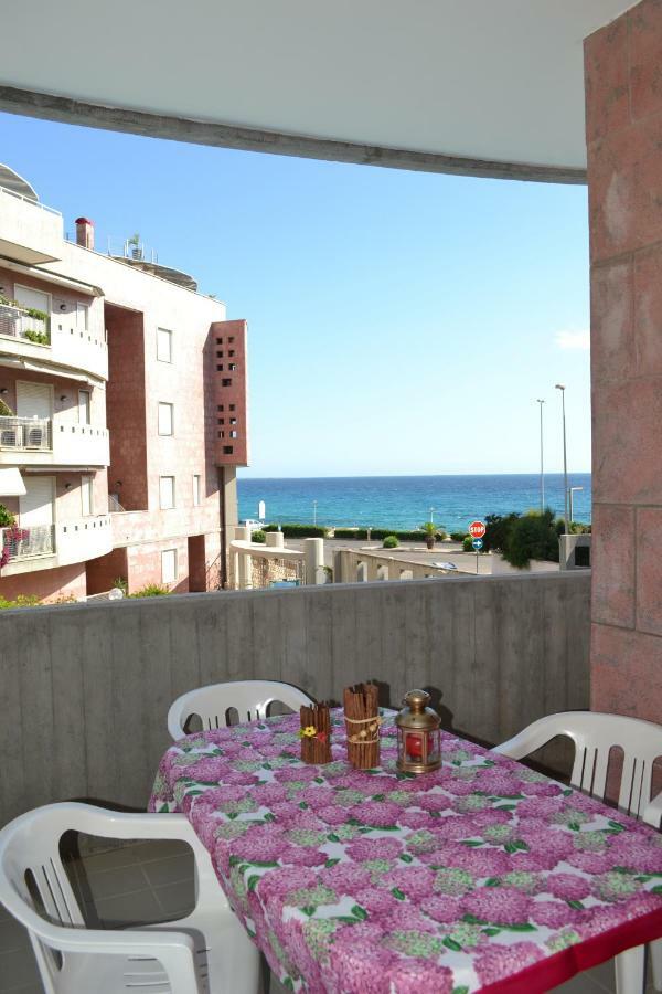 Window On The Sea Apartment Gallipoli Exterior foto